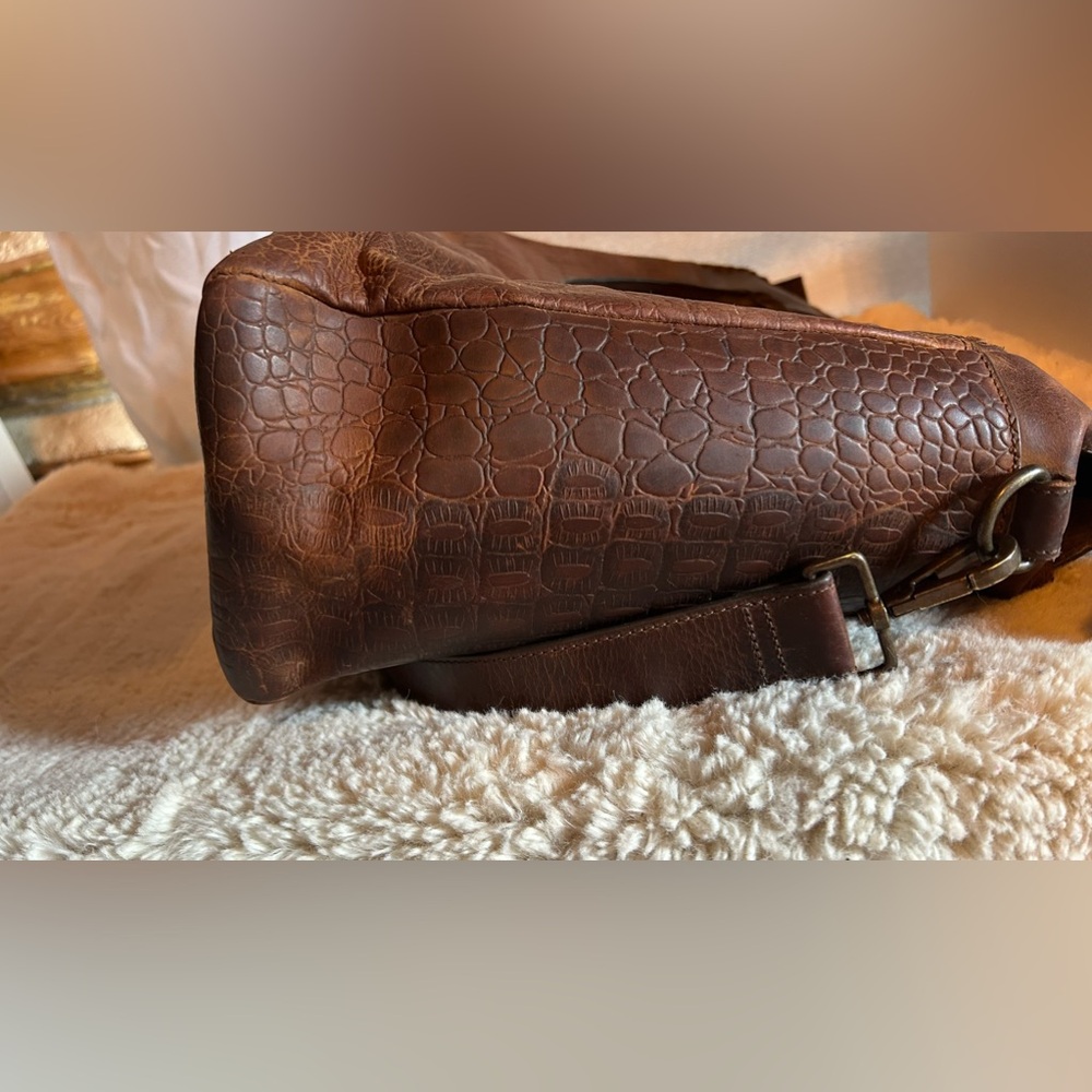 STS Ranchwear Catalina Croc Laptop Tote - Picture 6 of 15